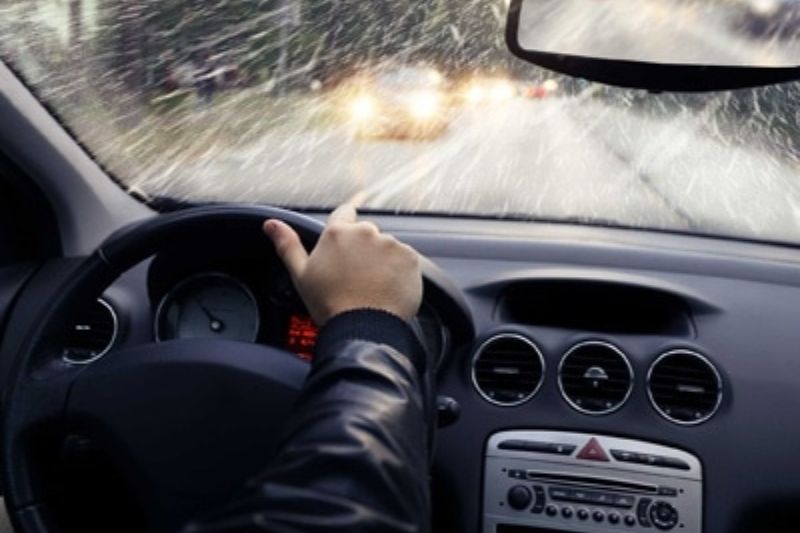 Cómo preparar tu auto para la temporada de lluvias y conducir con seguridad en Lima