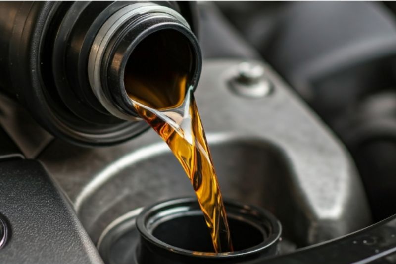 Importancia de revisar líquidos del auto frenos, aceite y refrigerante