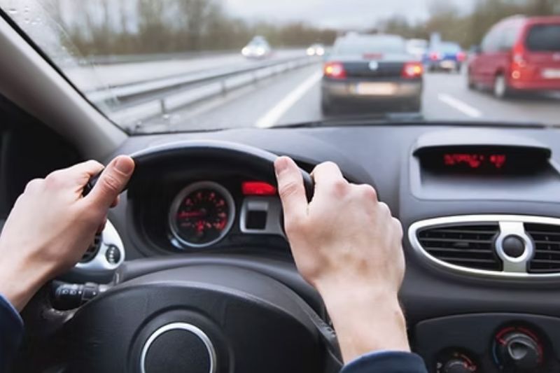 Manejo defensivo para prolongar la vida del auto consejos prácticos